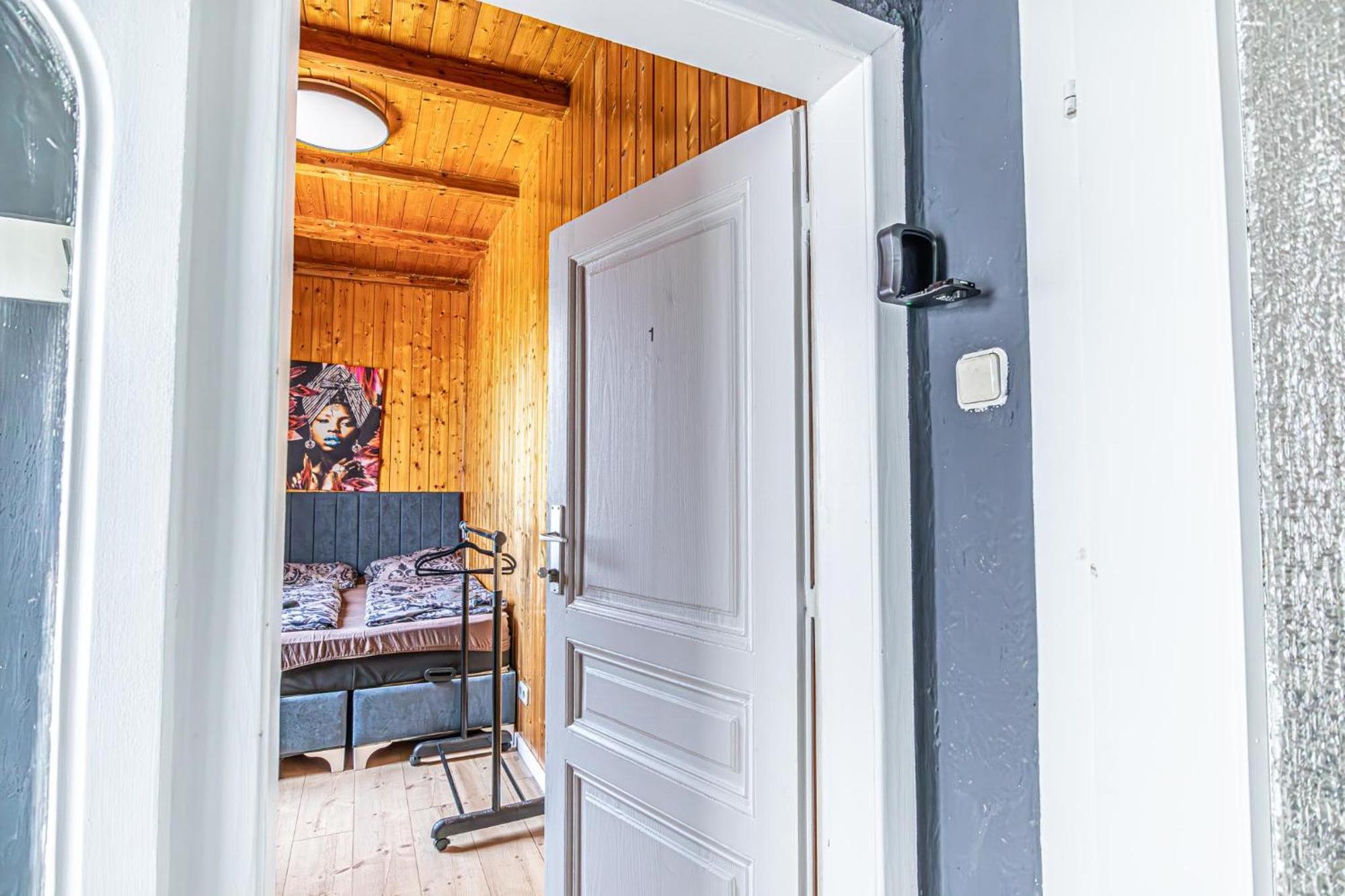 Comfy Rooms In Shared Villa With Terrace And Garden Bécs Kültér fotó